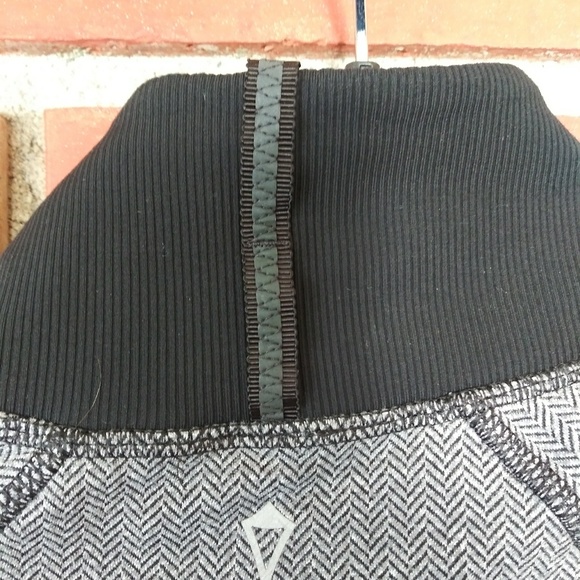 Ivivva by lululemon athletics jacket sz 10 nice - Picture 6 of 8